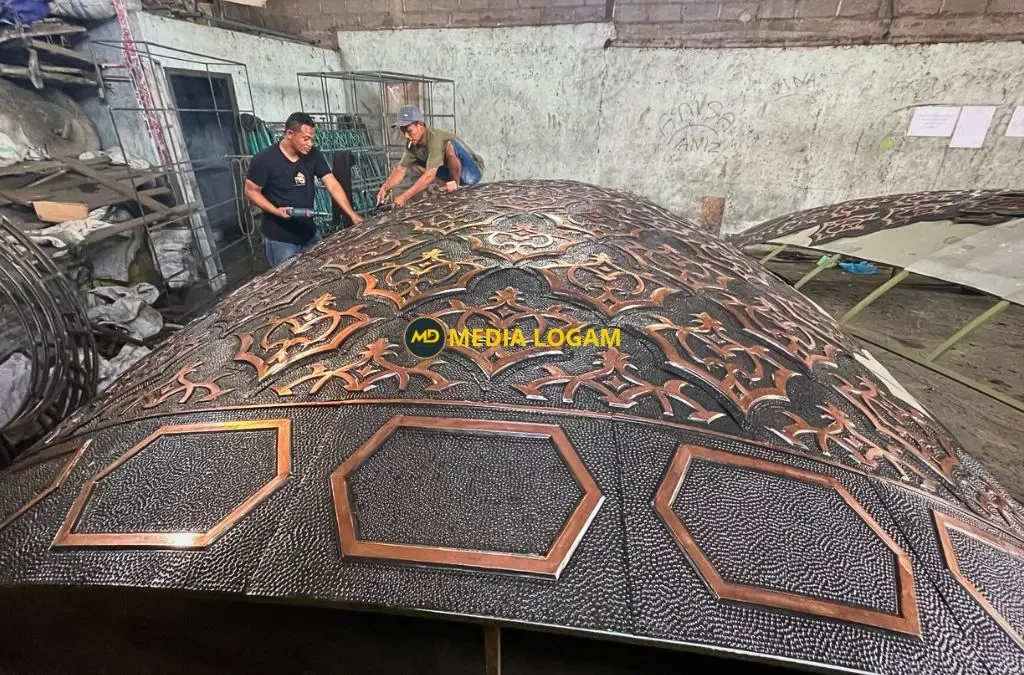 Mengintip Workshop Media Logam: Tempat Lahirnya Mahakarya Kubah Tembaga 2 Mengintip Workshop Media Logam: Tempat Lahirnya Mahakarya Kubah Tembaga