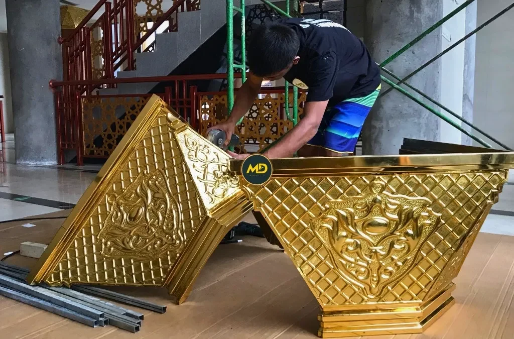 Kuningan vs Tembaga Perbandingan Teknis Material untuk Pilar Masjid di Iklim Tropis Indonesia 2 Perbandingan Teknis Material untuk Pilar Masjid