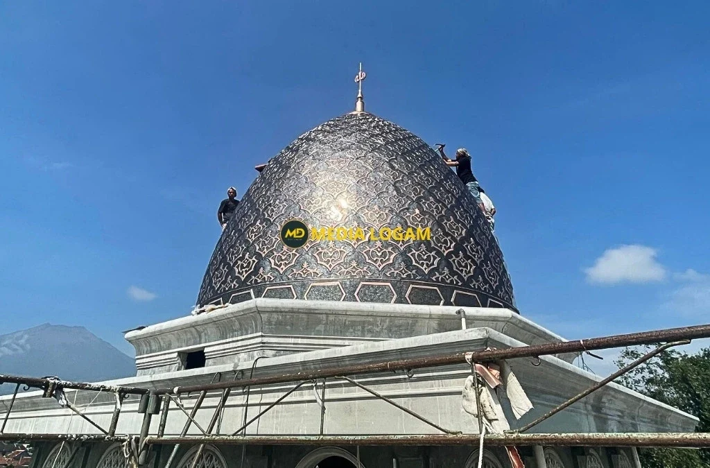 Mana yang Paling Tangguh? Rahasia Kekuatan Kubah Tembaga Media Logam Dibanding Enamel, Beton, dan Stainless 2 Mana yang Paling Tangguh? Rahasia Kekuatan Kubah Tembaga Media Logam Dibanding Enamel, Beton, dan Stainless