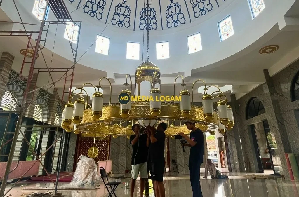 5 Standar Keamanan yang Wajib Diperhatikan Saat Instalasi Lampu Gantung Kuningan Berat 2 5 Standar Keamanan yang Wajib Diperhatikan Saat Instalasi Lampu Gantung Kuningan Berat