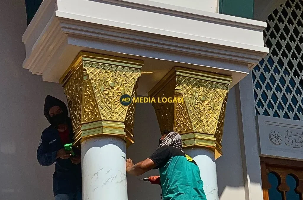 Teknik Pemasangan Pilar Kuningan Masjid agar Kokoh dan Presisi Secara Arsitektural 2 Teknik Pemasangan Pilar Kuningan Masjid agar Kokoh dan Presisi Secara Arsitektural