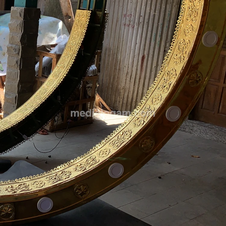 Kontraktor Spesialis Lampu Gantung Nabawi: Jasa Pengadaan & Pemasangan Proyek Masjid Besar 4 Material premium pada lampu Nabawi menghadirkan kekuatan optimal, detail elegan, serta ketahanan tinggi terhadap korosi dan perubahan lingkungan.