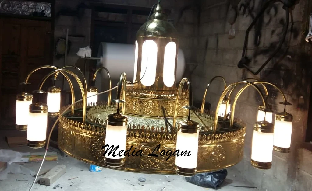 Panduan Lengkap Tes Nyala Lampu Gantung Nabawi: Pastikan Terang & Awet! 2 Panduan Lengkap Tes Nyala Lampu Gantung Nabawi: Pastikan Terang & Awet!