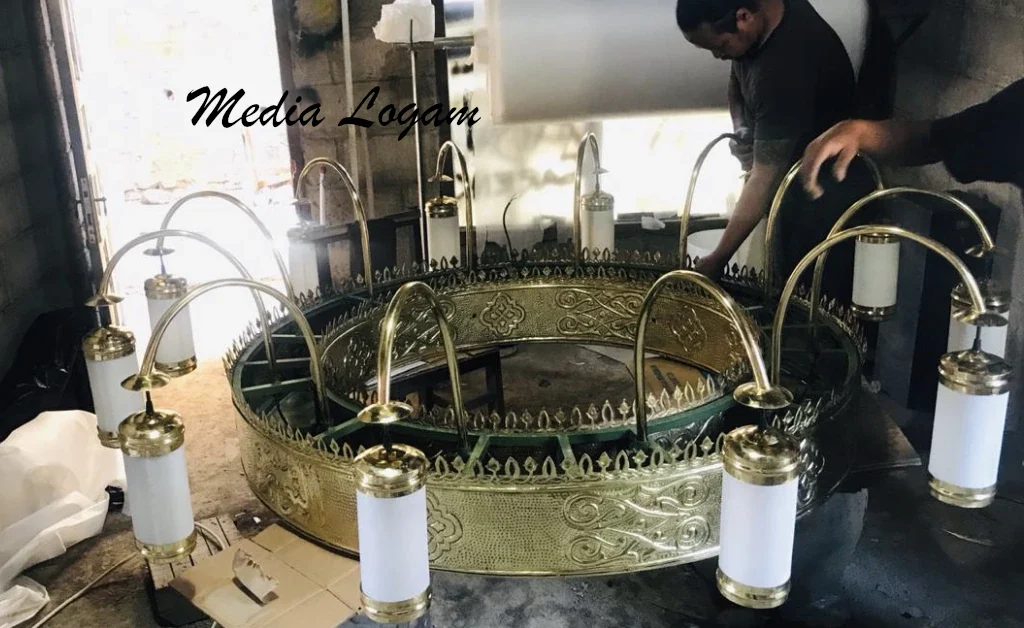 Tips Mendapat Harga Lampu Nabawi Terbaik: Pantau Langsung Proses Produksinya 3 Temukan tips mendapatkan harga lampu Nabawi terbaik dengan memantau langsung proses produksinya. Pastikan kualitas, transparansi, dan nilai terbaik dari pengrajin Media Logam Boyolali.
